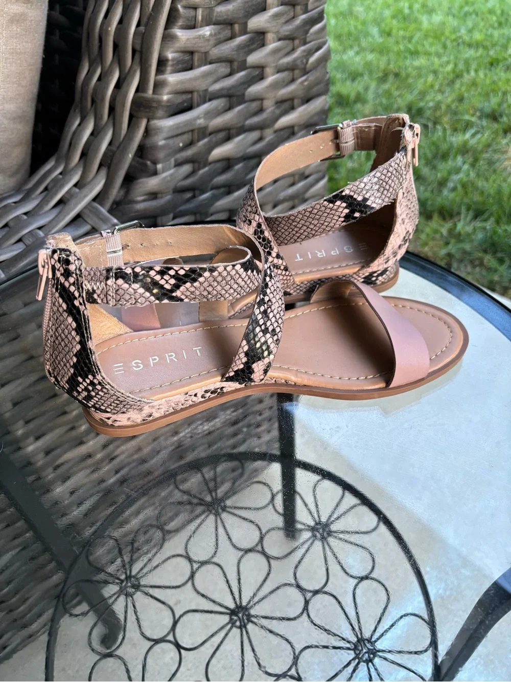 ESPRIT Women’s Size 8M Pink Blush Snakeskin Strappy Flat Sandals Ankle Strap